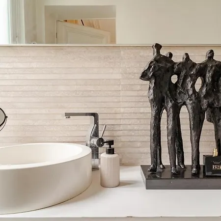 Champs-elysees Luxe Palace