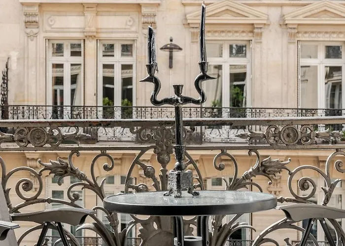 Champs-elysees Luxe Palace Paris