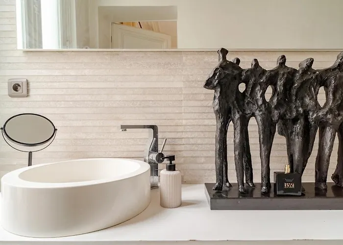 Champs-elysees Luxe Palace