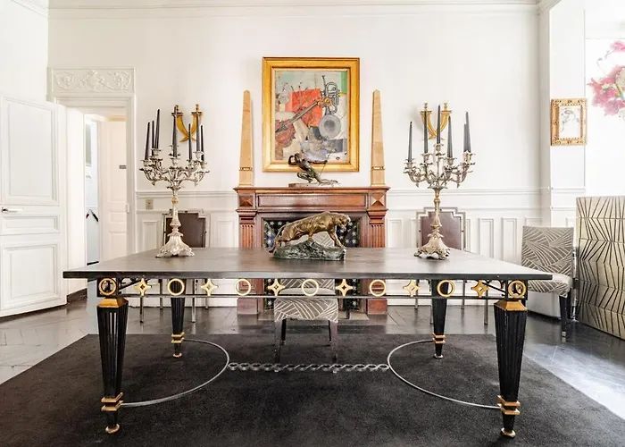 Champs-elysees Luxe Palace * パリ