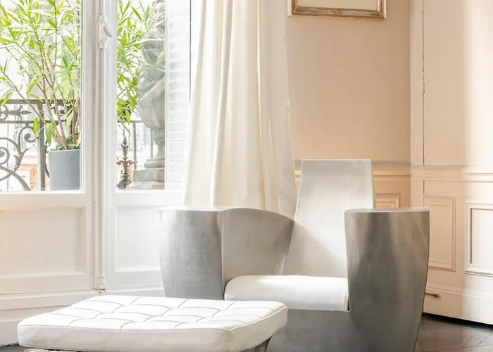 Champs-elysees Luxe Palace Paris