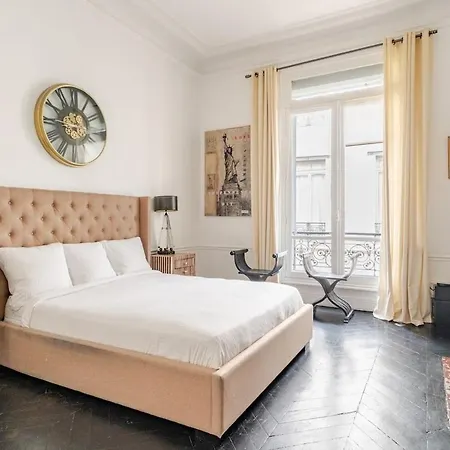 Champs-elysees Luxe Palace *