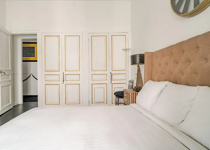 Champs-elysees Luxe Palace 아파트 파리