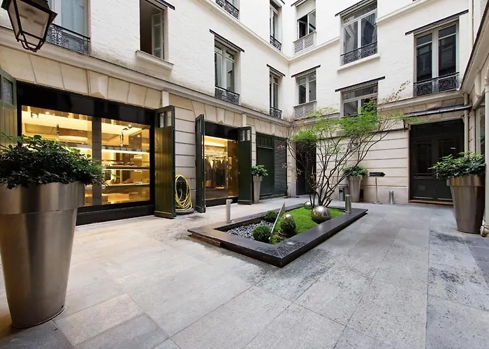 Champs-elysees Luxe Palace * 파리